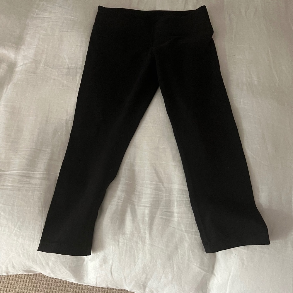 Lululemon Black 17" Capri Tights Size 6